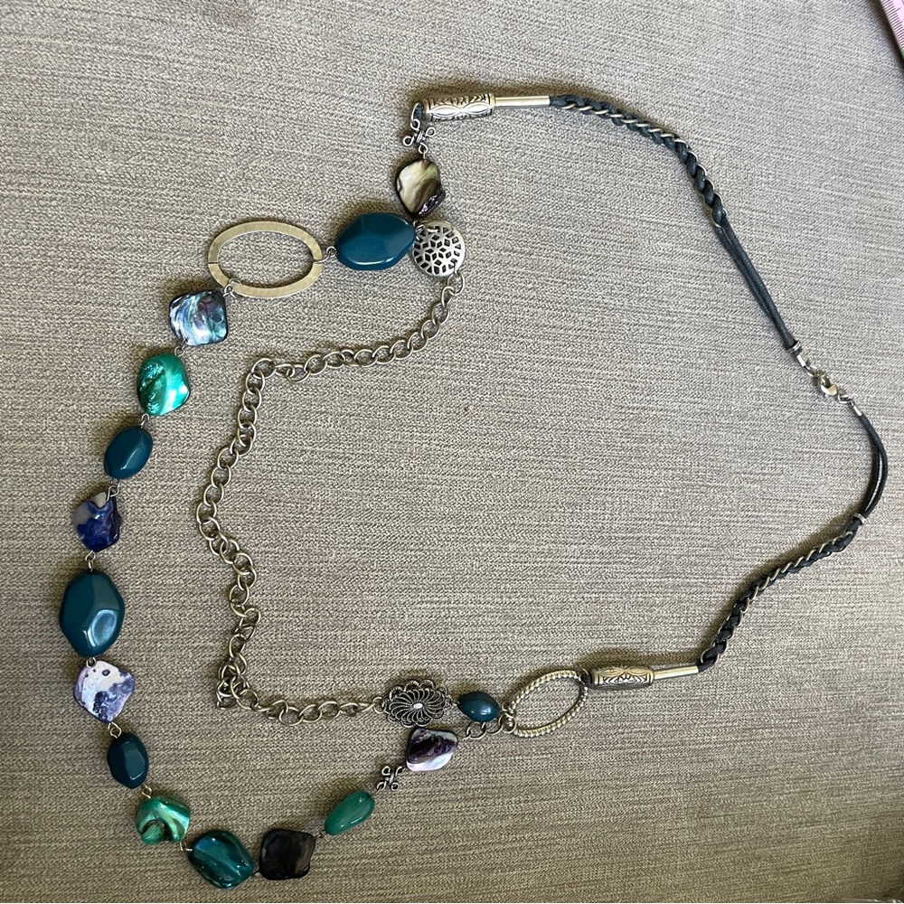 Vintage Turquoise Stone and Bead Necklace Approx 32”.  B